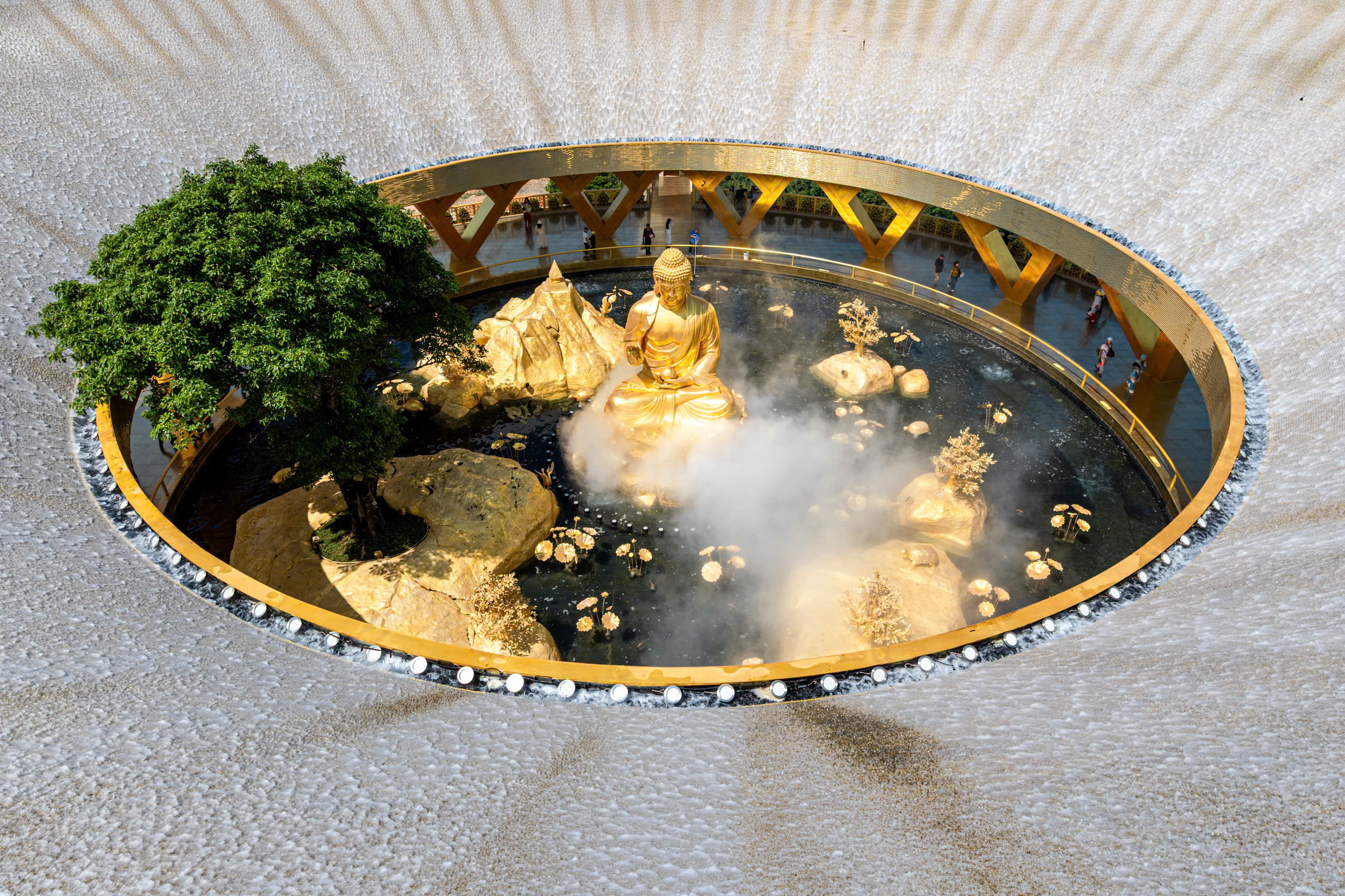 Lên đỉnh núi Bà Đen giữa mùa hoa tulip rực rỡ - 11