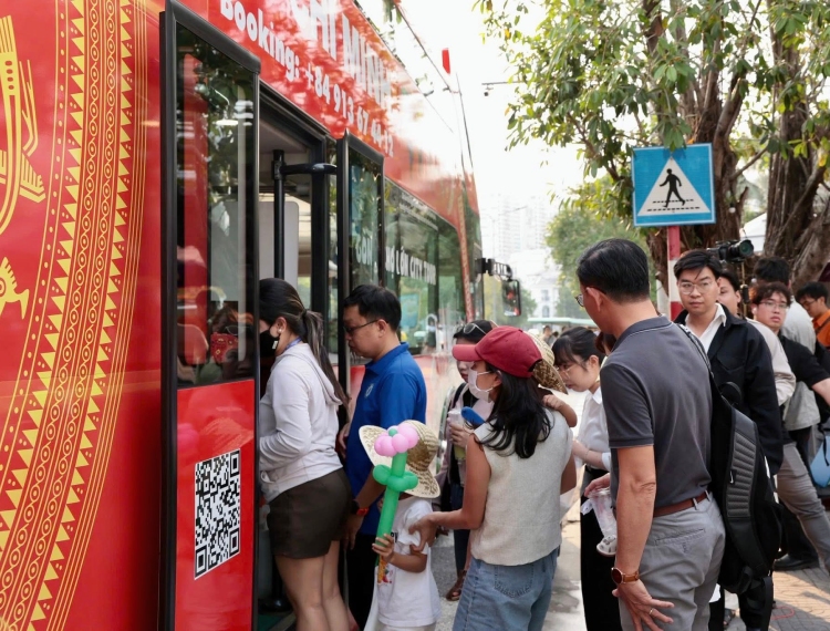 Giá xăng ‘nhảy múa’, chi phí du lịch mùa cao điểm đứng trước áp lực tăng giá