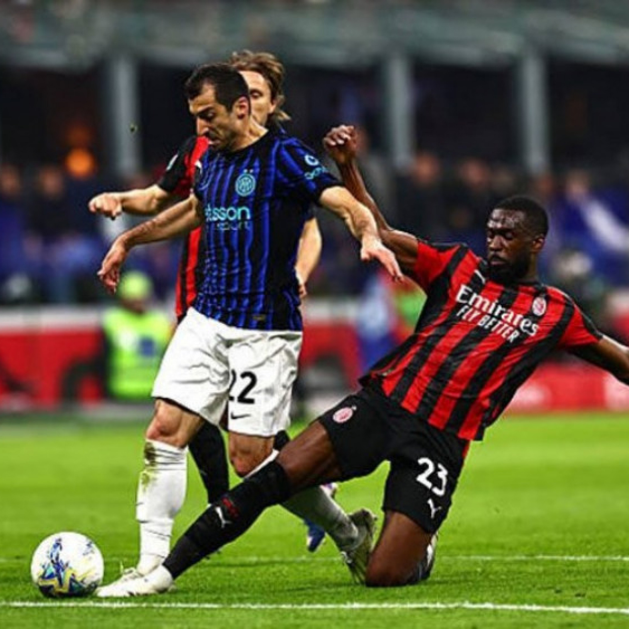  - Video bóng đá AC Milan - Inter Milan: Bước ngoặt cuối hiệp 1, sống dậy cuộc đua vô địch (Serie A)