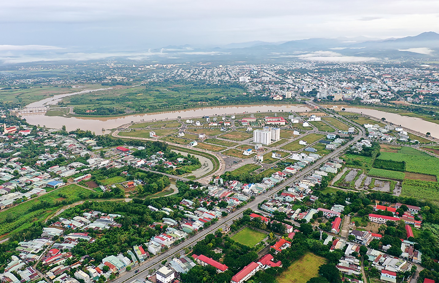 hoang hon tren dong song dak bla - ban tinh ca giua pho nui cao nguyen quang ngai - 9