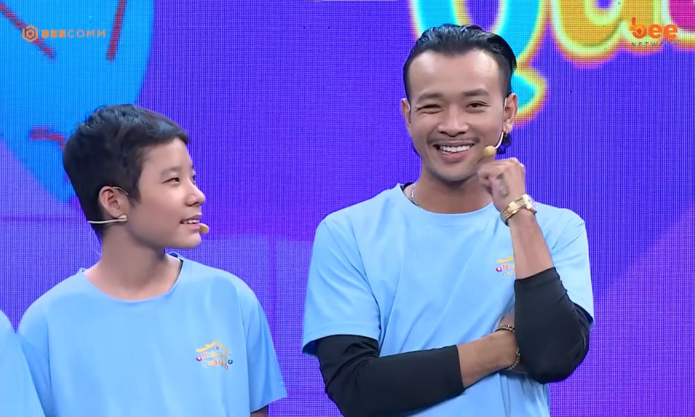 Hoàng Phi chào sân với phong thái MC tiệc cưới, bị Diễm Phương “chọc quê” vì gia đình “ghẻ lạnh” - 1