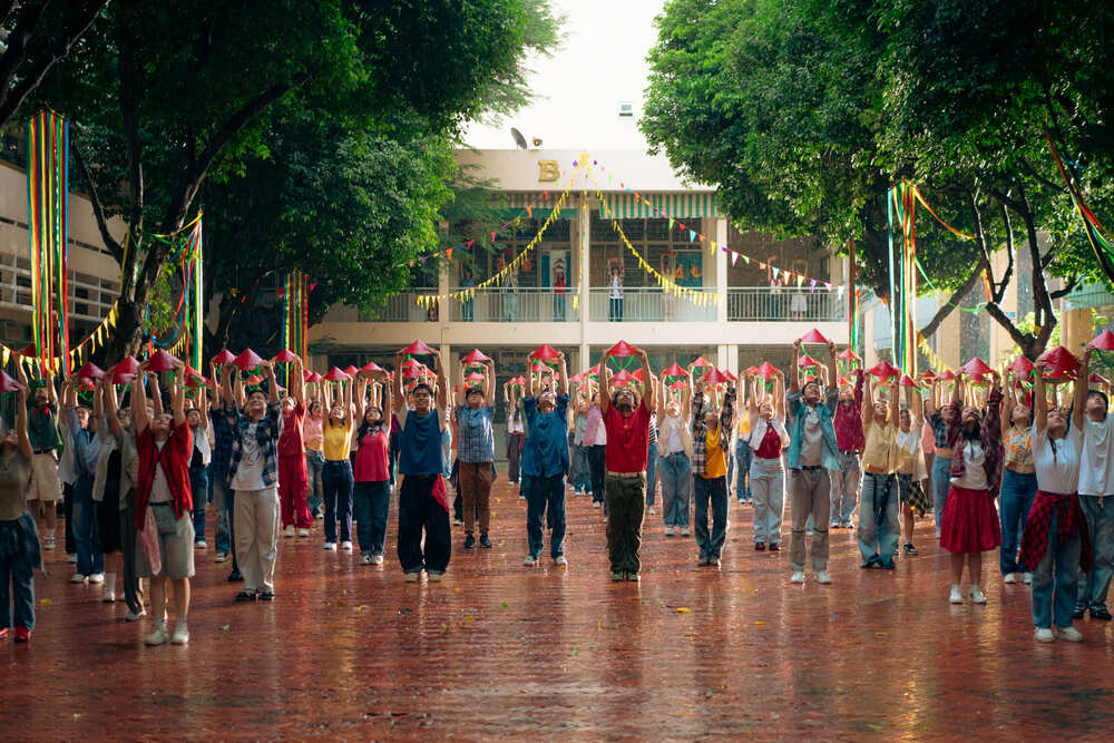 Hé lộ hậu trường đại cảnh oneshot trong "Cảm ơn người đã thức cùng tôi": 350 người phối hợp, hơn 30 lần quay - 1