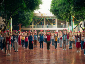  - Hé lộ hậu trường đại cảnh oneshot trong "Cảm ơn người đã thức cùng tôi": 350 người phối hợp, hơn 30 lần quay