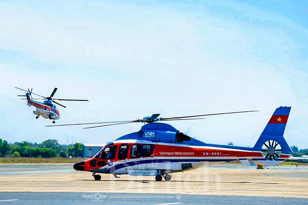 Ngắm thành phố từ tầng mây với hành trình bay trực thăng mới - 4