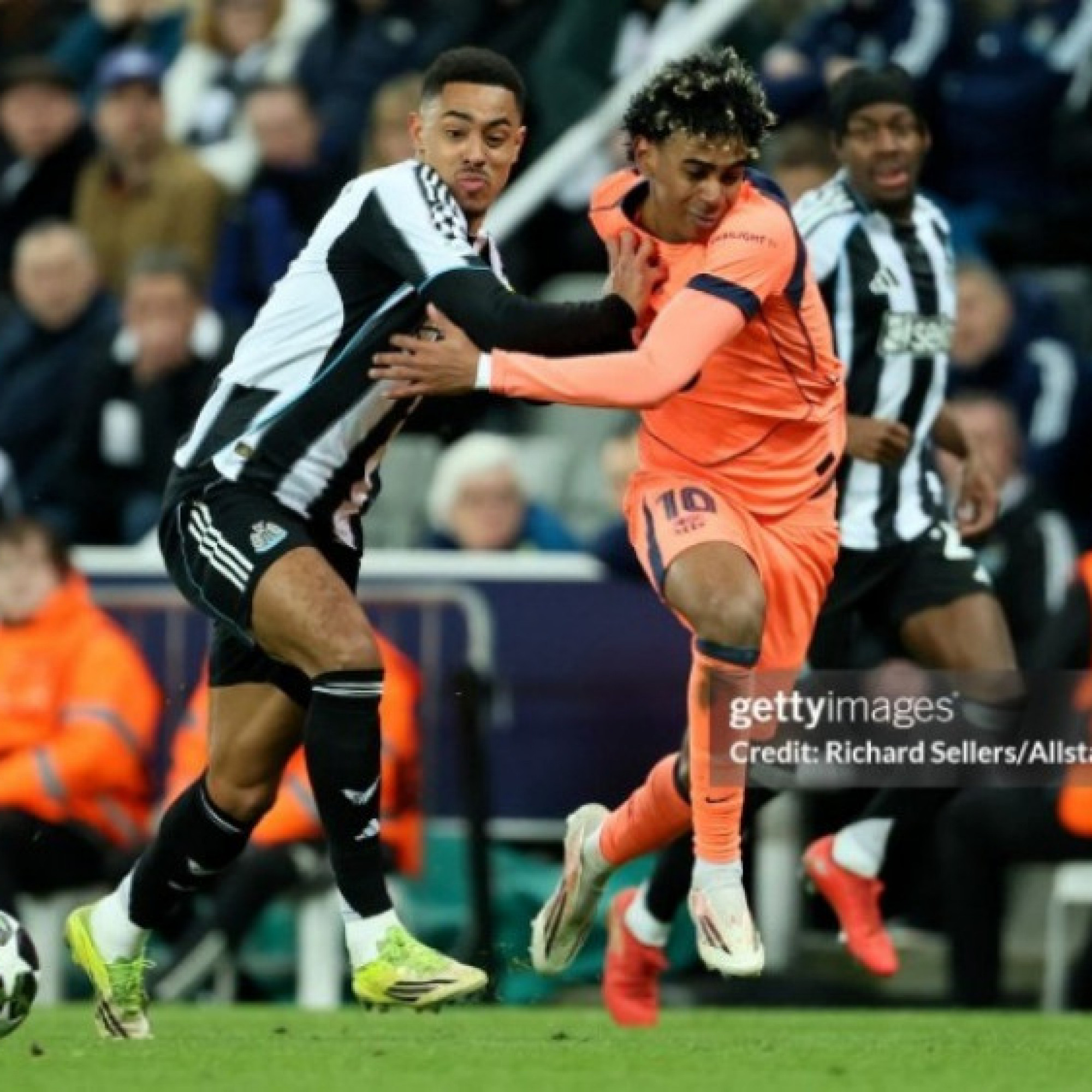  - Barca thoát hiểm tại St James' Park: Vất vả vì "đặc sản Anh", Yamal gần như tàng hình