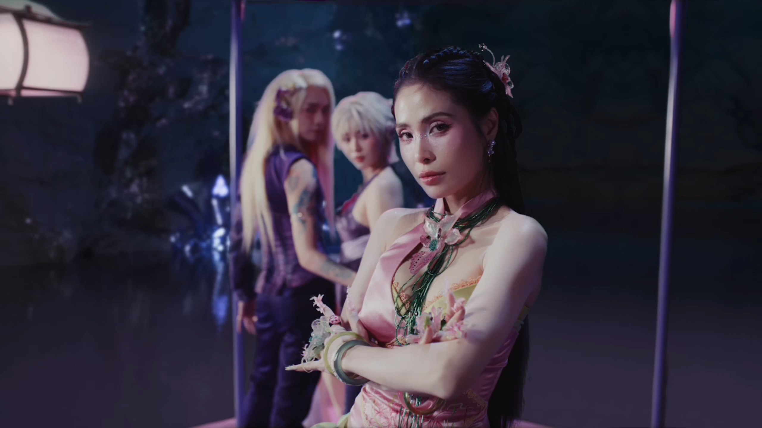 Ca nương Kiều Anh kết hợp cùng vũ trụ “Anh Tài - Chị Đẹp - Em Xinh” trong MV “Nhả Via” - 1