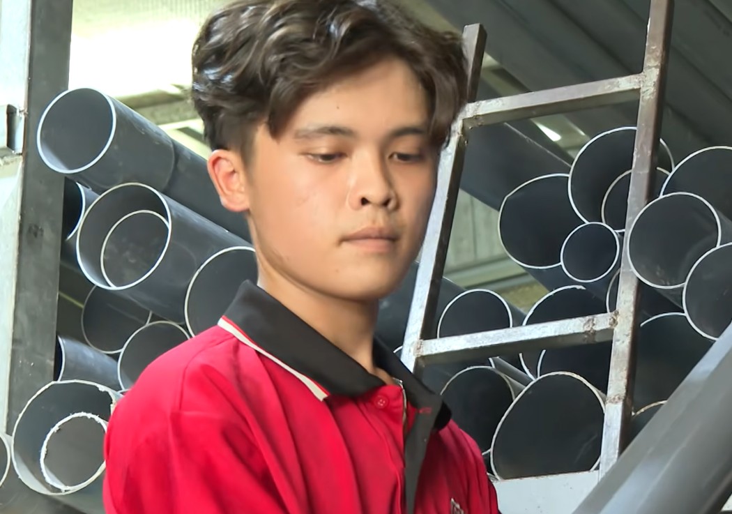 Chuyến xe nhân ái: Con trai mắc u bướu lén bố mẹ đi làm thuê để phụ giúp gia đình - 3