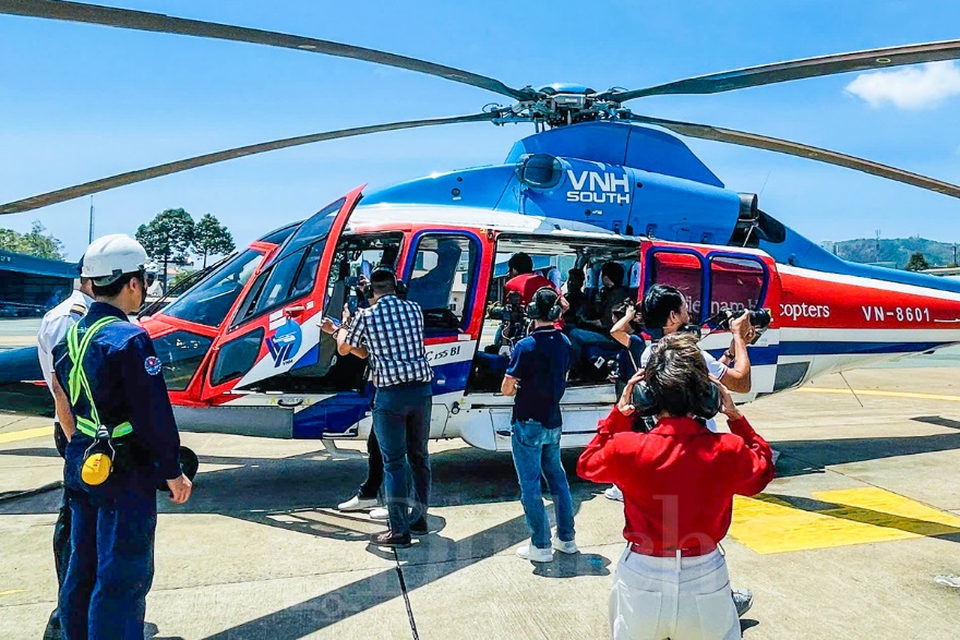 Ngắm thành phố từ tầng mây với hành trình bay trực thăng mới - 2