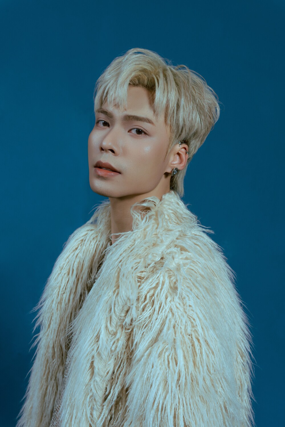 Jey B chính thức tái xuất sau Anh Trai “Say Hi” với MV “Cuốn lấy anh đi” - 1