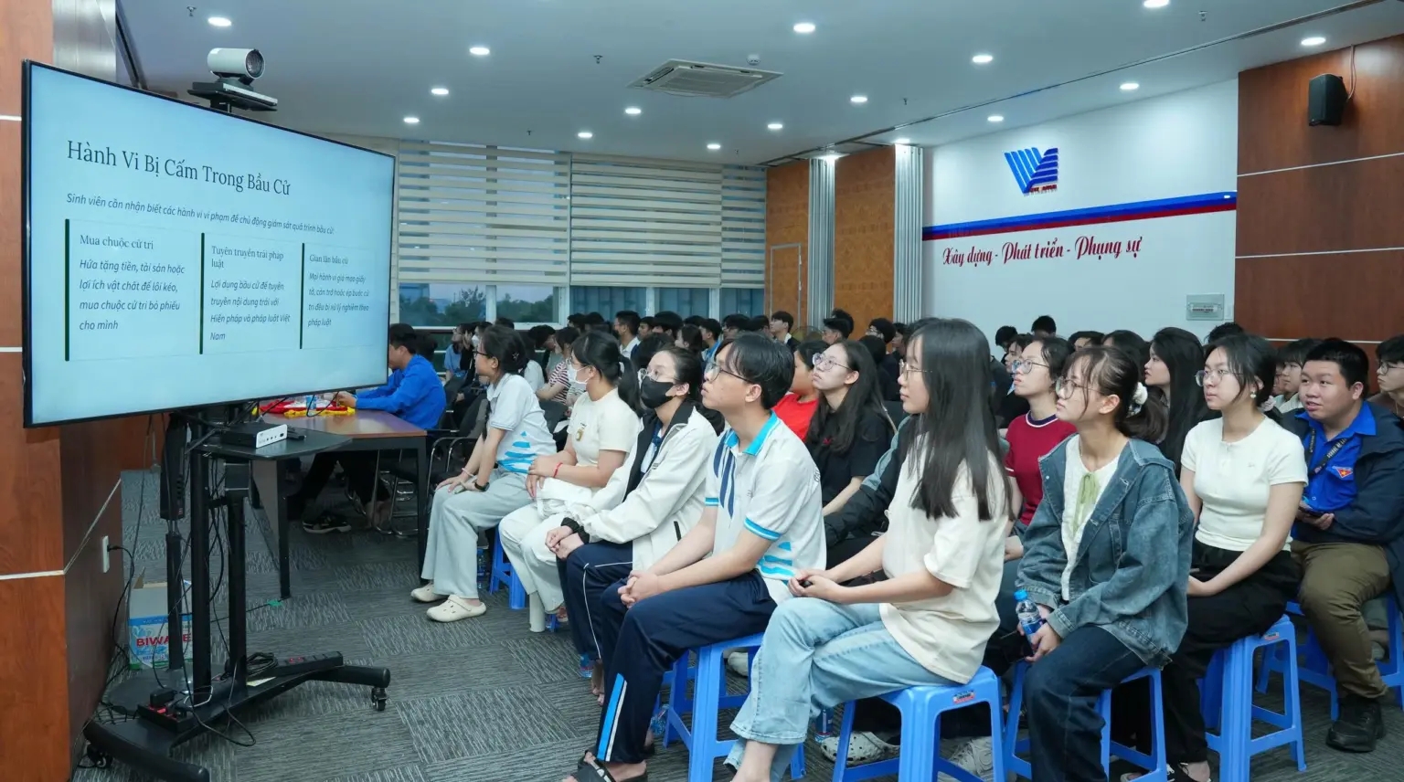 Cử tri trẻ TP.HCM kỳ vọng xây dựng hệ sinh thái khởi nghiệp, an toàn không gian mạng - 8