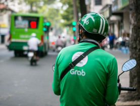  - Giá xăng biến động khiến tài xế công nghệ ngại cuốc xa, khách khó đón xe