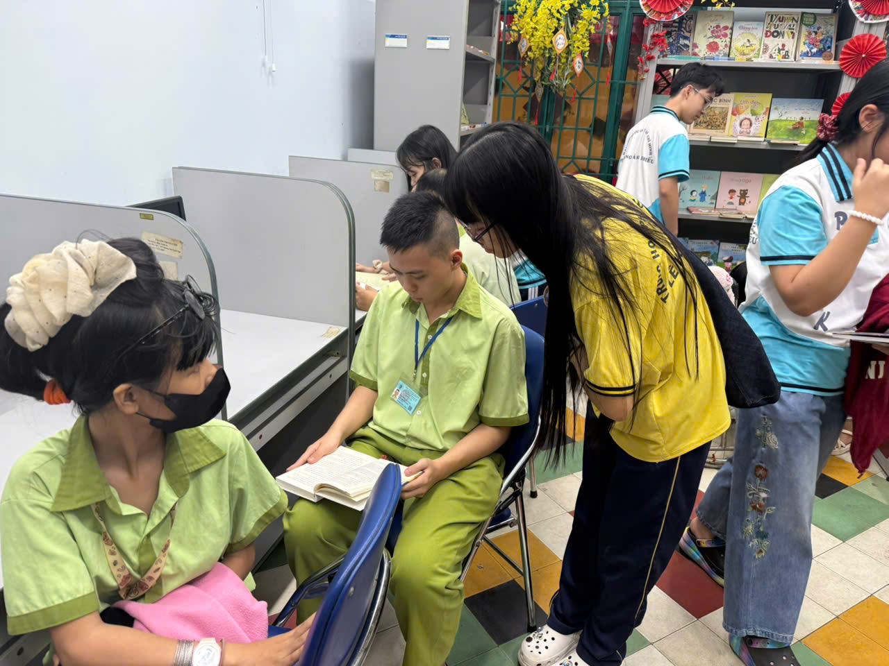 Ánh Sáng Tri Thức: Hành trình gieo mầm từ Nam ra Bắc và những thư viện "sống" - 5