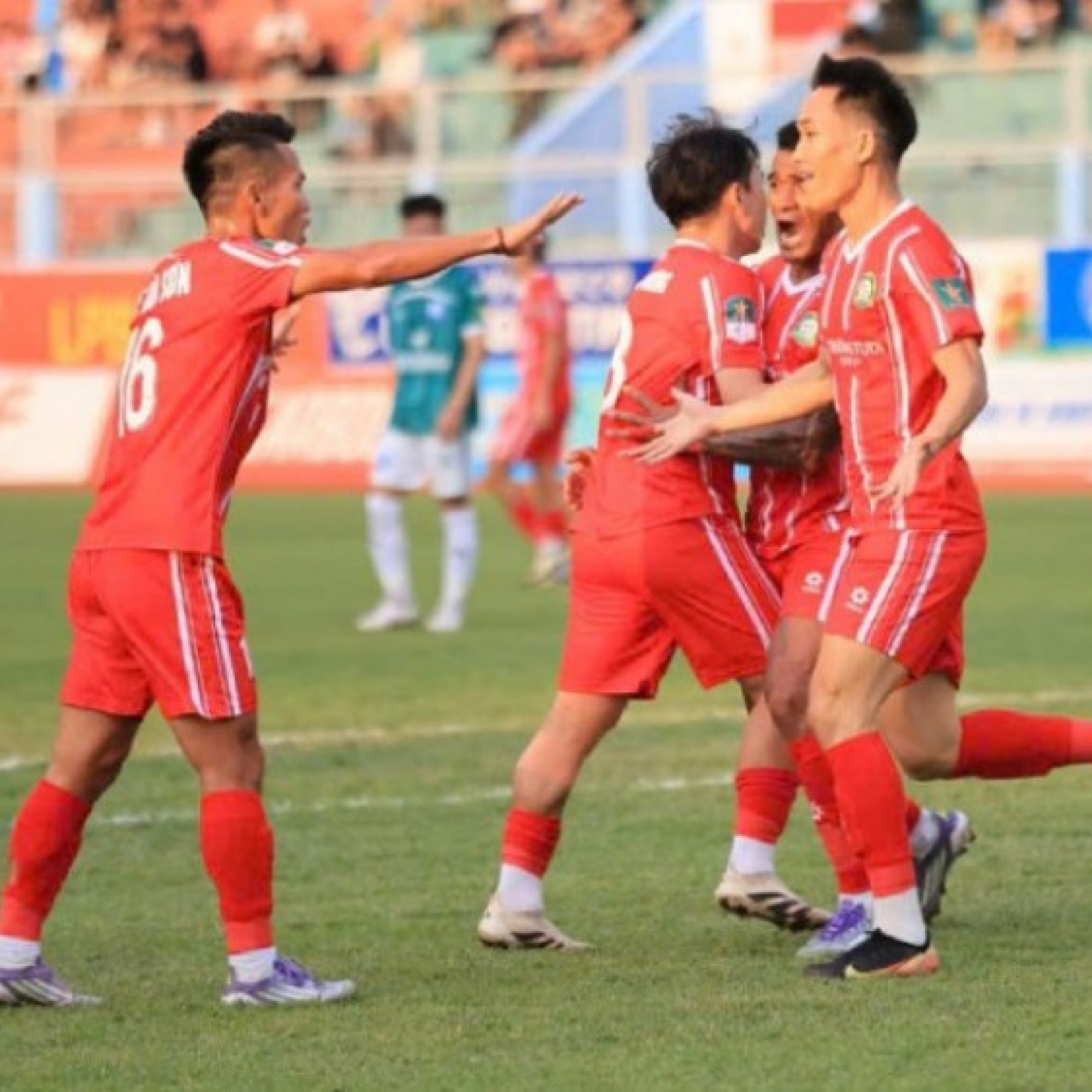  - Video bóng đá Khánh Hòa - Đồng Nai: Xuân Trường kiến tạo, siêu phẩm ấn định (V-League 2) 