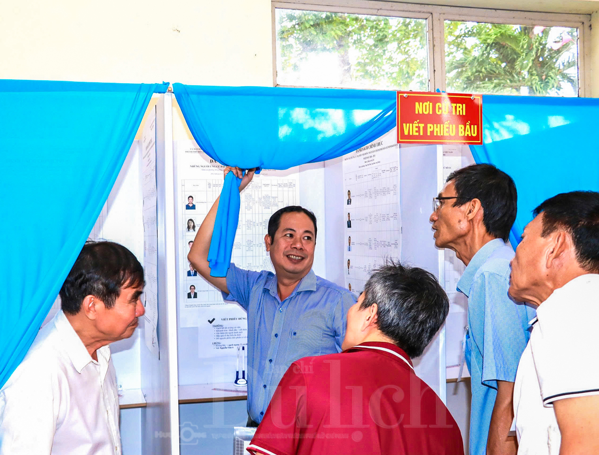 Rạng rỡ cờ hoa, TP.HCM sẵn sàng cho ngày hội non sông - 14