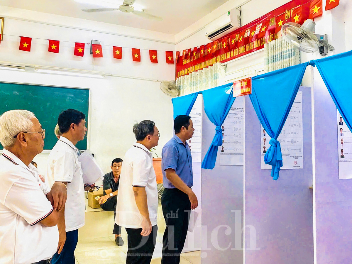 Rạng rỡ cờ hoa, TP.HCM sẵn sàng cho ngày hội non sông - 11