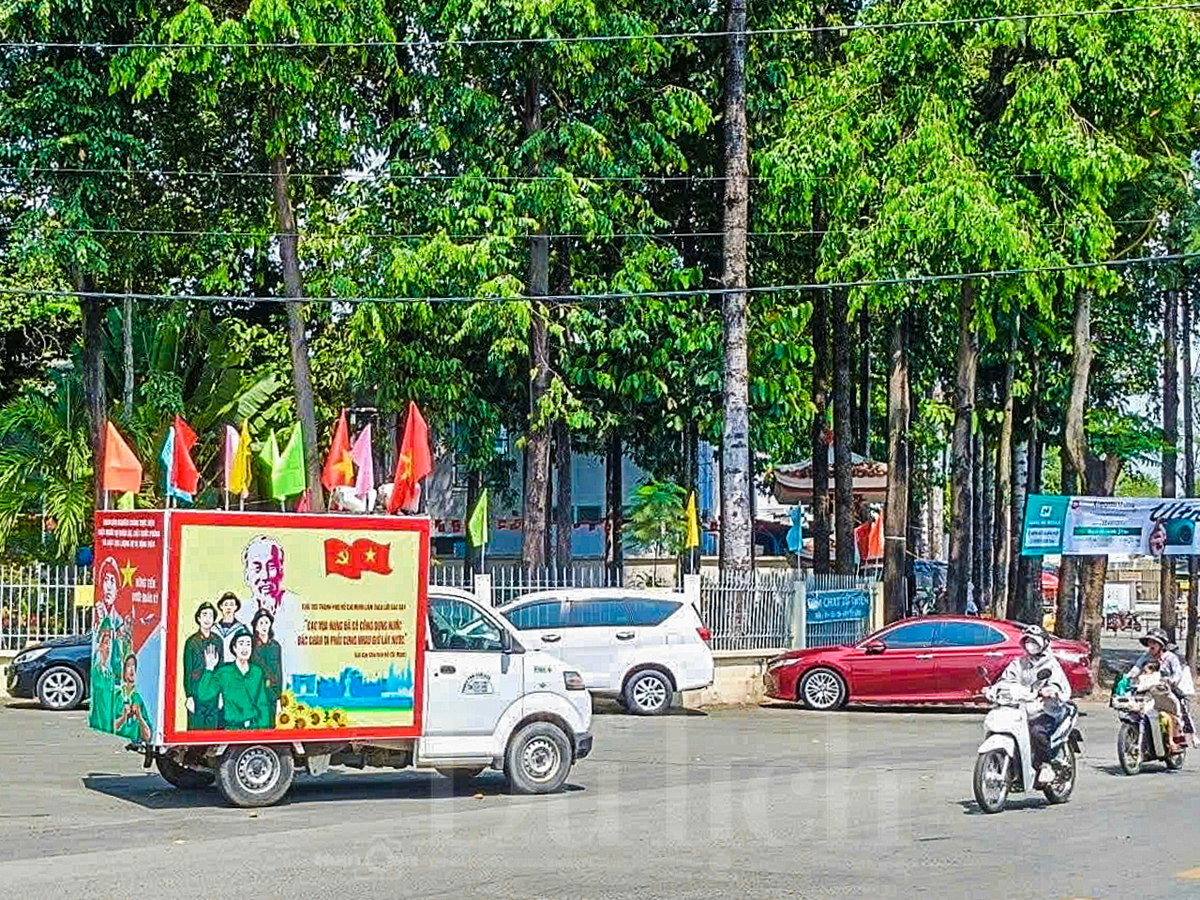 Rạng rỡ cờ hoa, TP.HCM sẵn sàng cho ngày hội non sông - 1