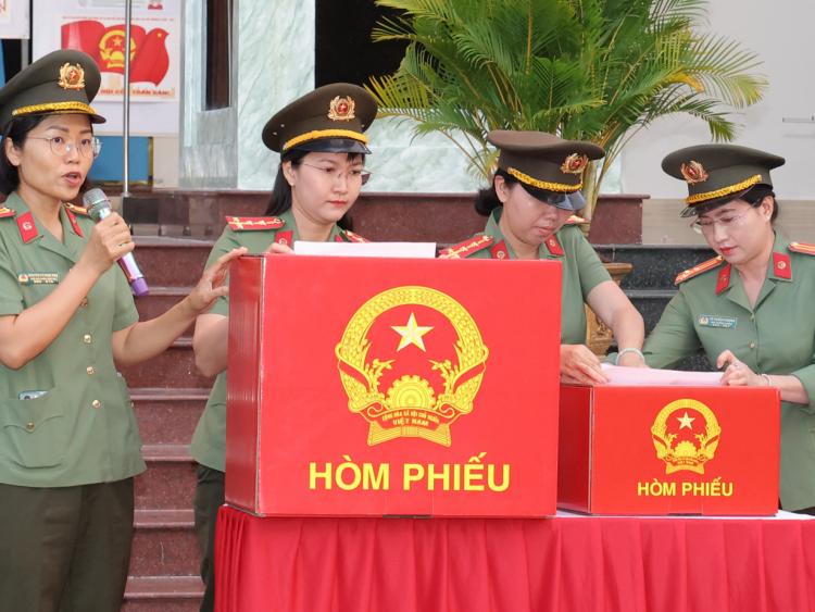 Bầu cử sớm tại Công an TP Cần Thơ
