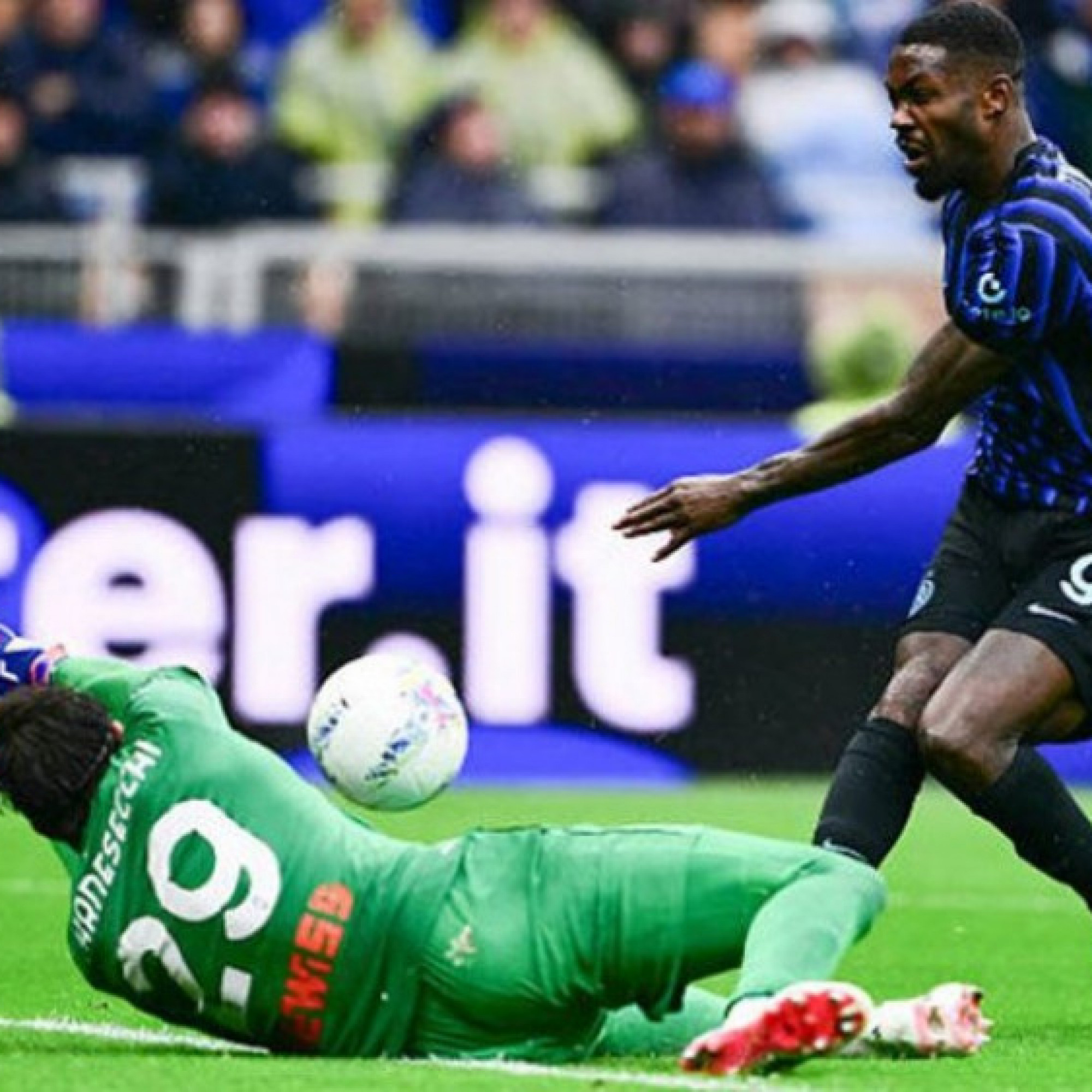  - Kết quả bóng đá Inter Milan - Atalanta: Gỡ hòa đầy tranh cãi, cơn giận dành cho trọng tài (Serie A)