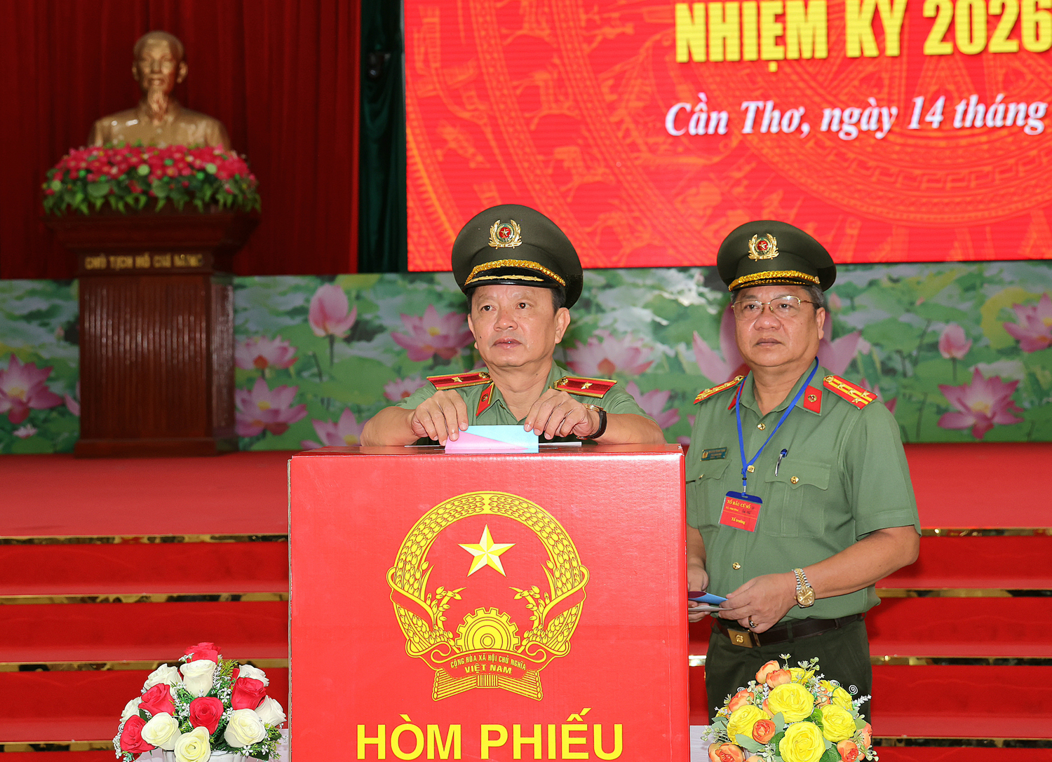 Bầu cử sớm tại Công an TP Cần Thơ - 2