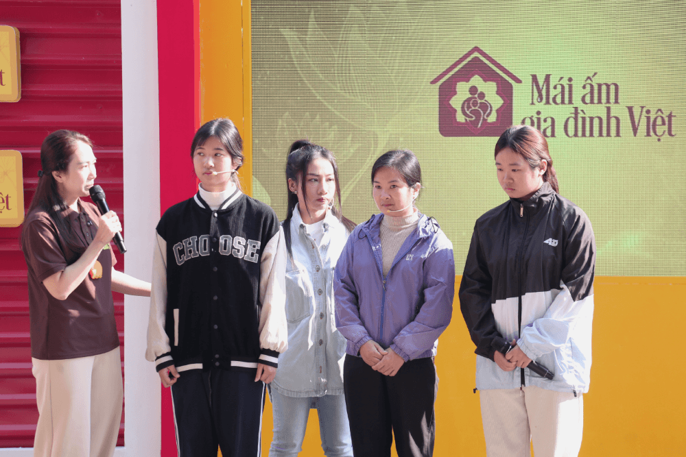 MC Thanh Thảo, Hằng BingBoong và Nguyễn Đình Triệu xót xa người phụ nữ gồng gánh nuôi 2 con sau khi chồng mất - 3