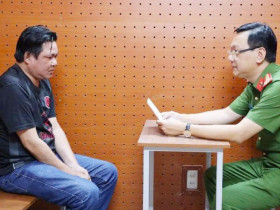  - Cảnh sát bắt nhóm người giả đi du lịch để giật dây chuyền