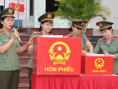 Chuyển động - Bầu cử sớm tại Công an TP Cần Thơ