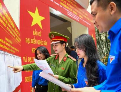  - Lá phiếu hôm nay gửi gắm khát vọng vươn mình của đất nước