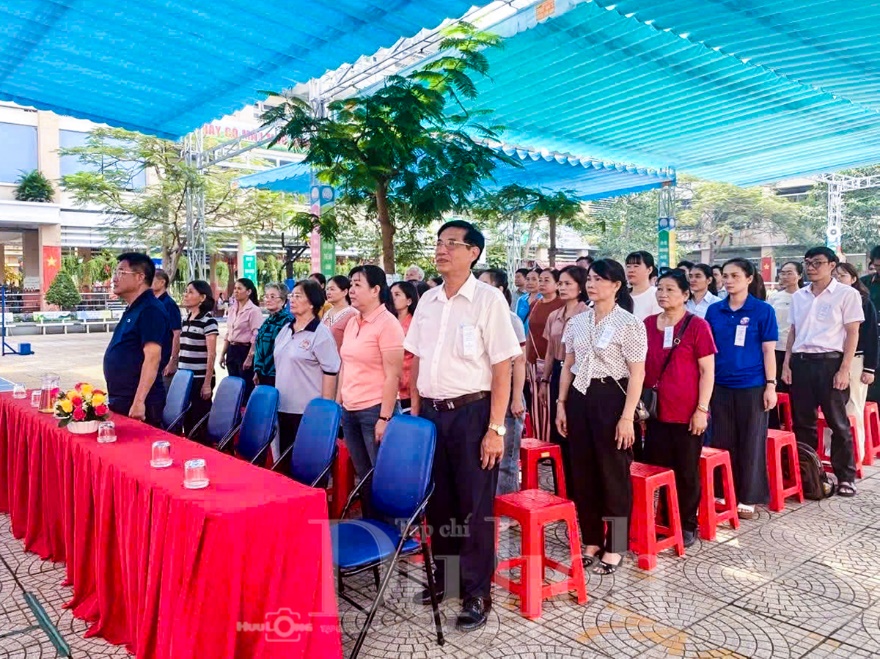 Rạng rỡ cờ hoa, TP.HCM sẵn sàng cho ngày hội non sông - 4