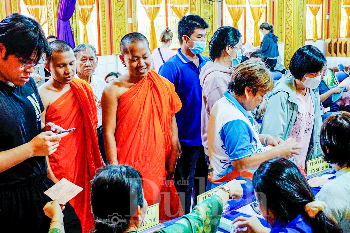 Nhịp đập đồng lòng của cử tri các dân tộc thành phố hướng về ngày hội của non sông - 2