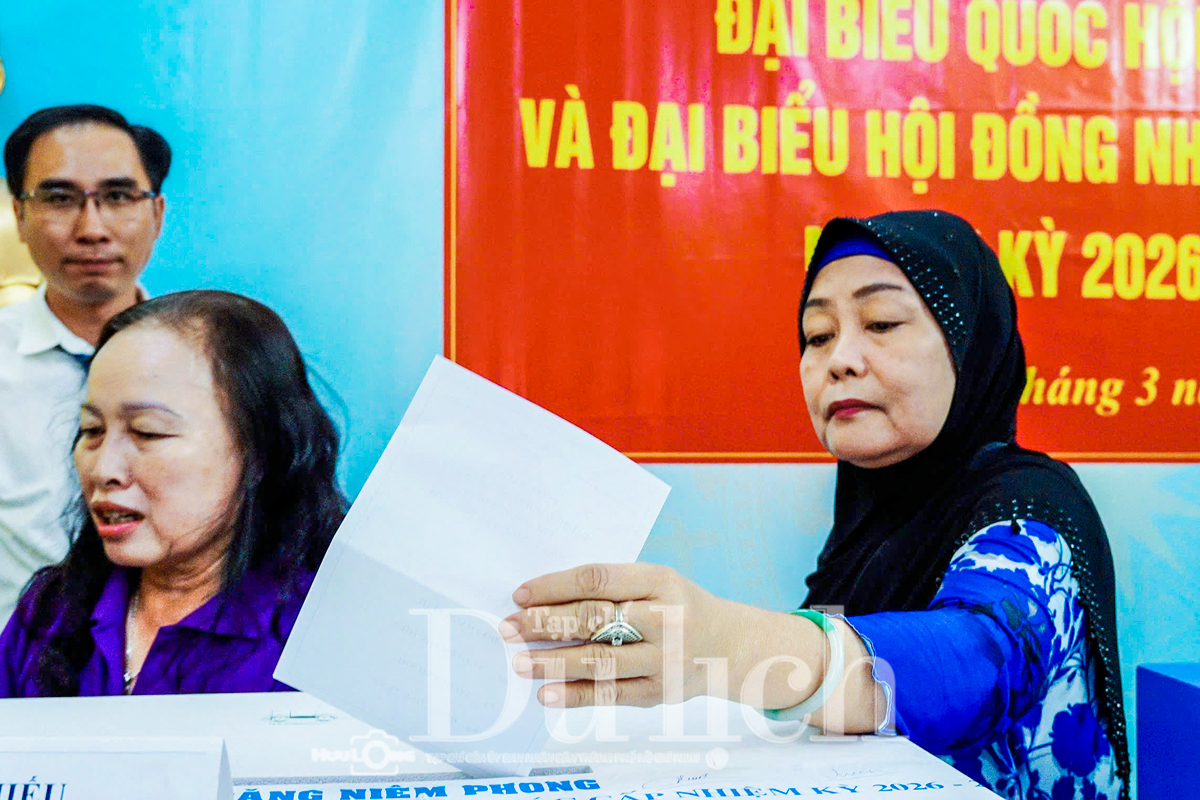 Nhịp đập đồng lòng của cử tri các dân tộc thành phố hướng về ngày hội của non sông - 3