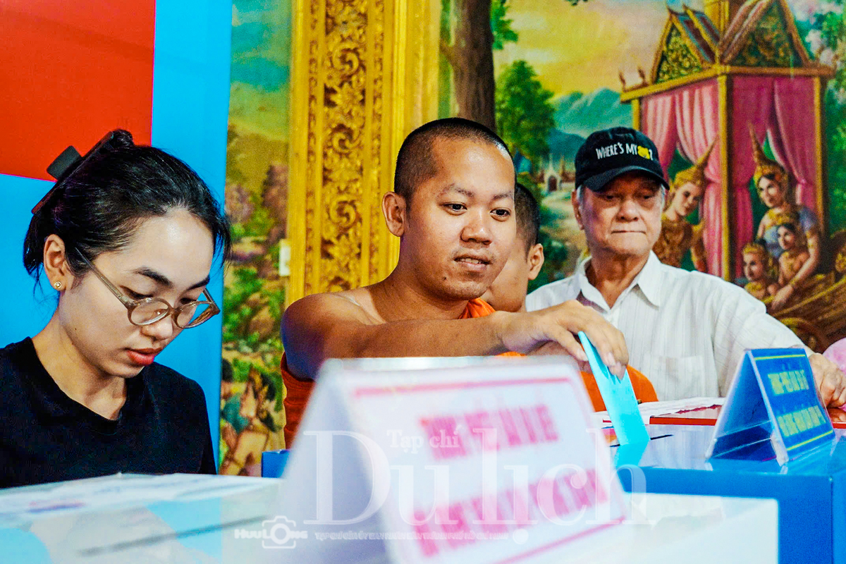 Nhịp đập đồng lòng của cử tri các dân tộc thành phố hướng về ngày hội của non sông - 14