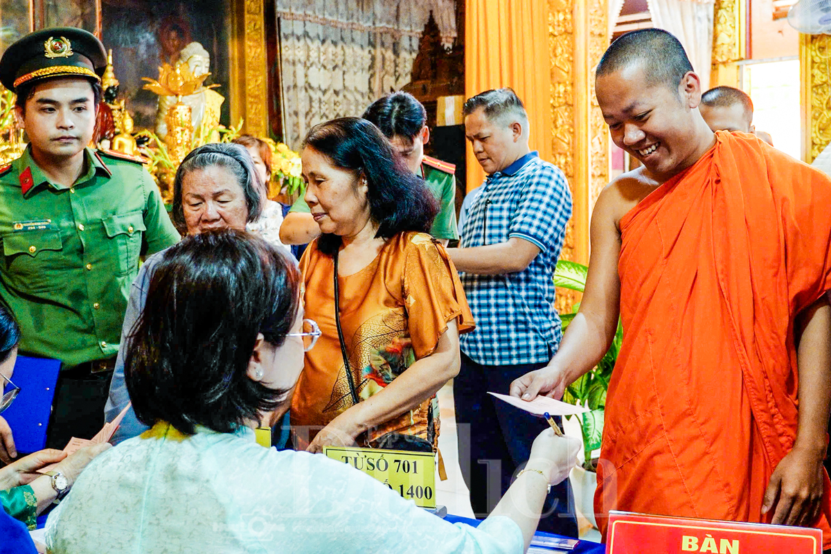 Nhịp đập đồng lòng của cử tri các dân tộc thành phố hướng về ngày hội của non sông - 13