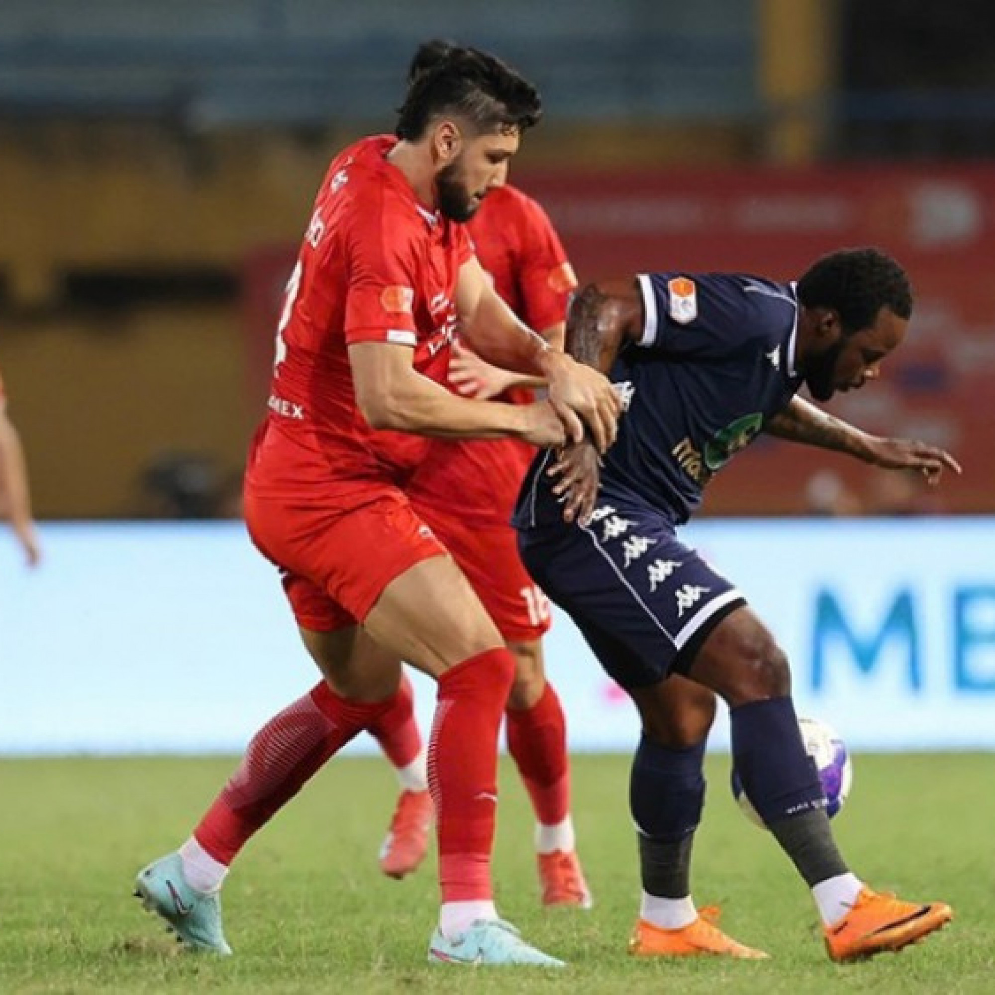  - Video bóng đá Thể Công Viettel - Hải Phòng: Xà ngang rung chuyển (V-League)