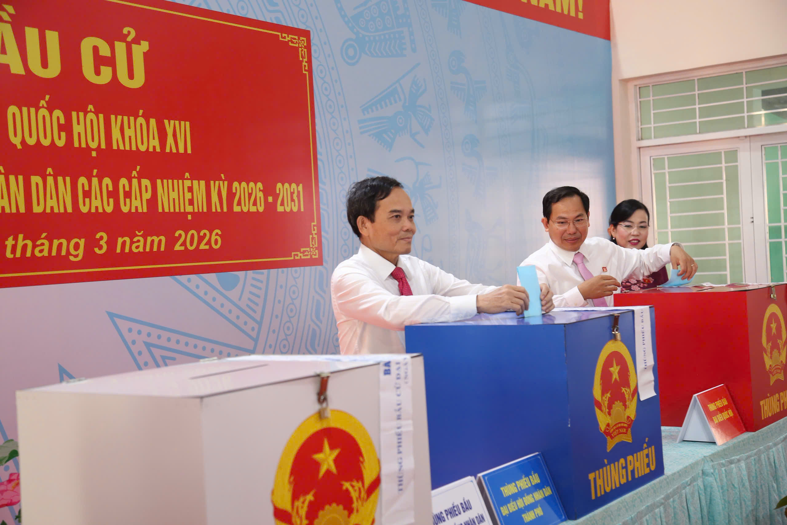 Chủ tịch Quốc hội Trần Thanh Mẫn, Bí thư Thành ủy TP.HCM Trần Lưu Quang đi bầu cử tại xã Hóc Môn - 2