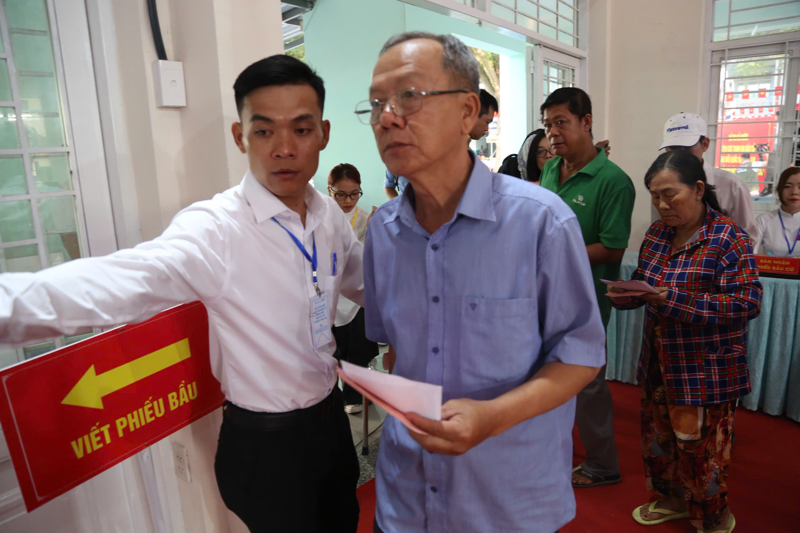 Chủ tịch Quốc hội Trần Thanh Mẫn, Bí thư Thành ủy TP.HCM Trần Lưu Quang đi bầu cử tại xã Hóc Môn - 4