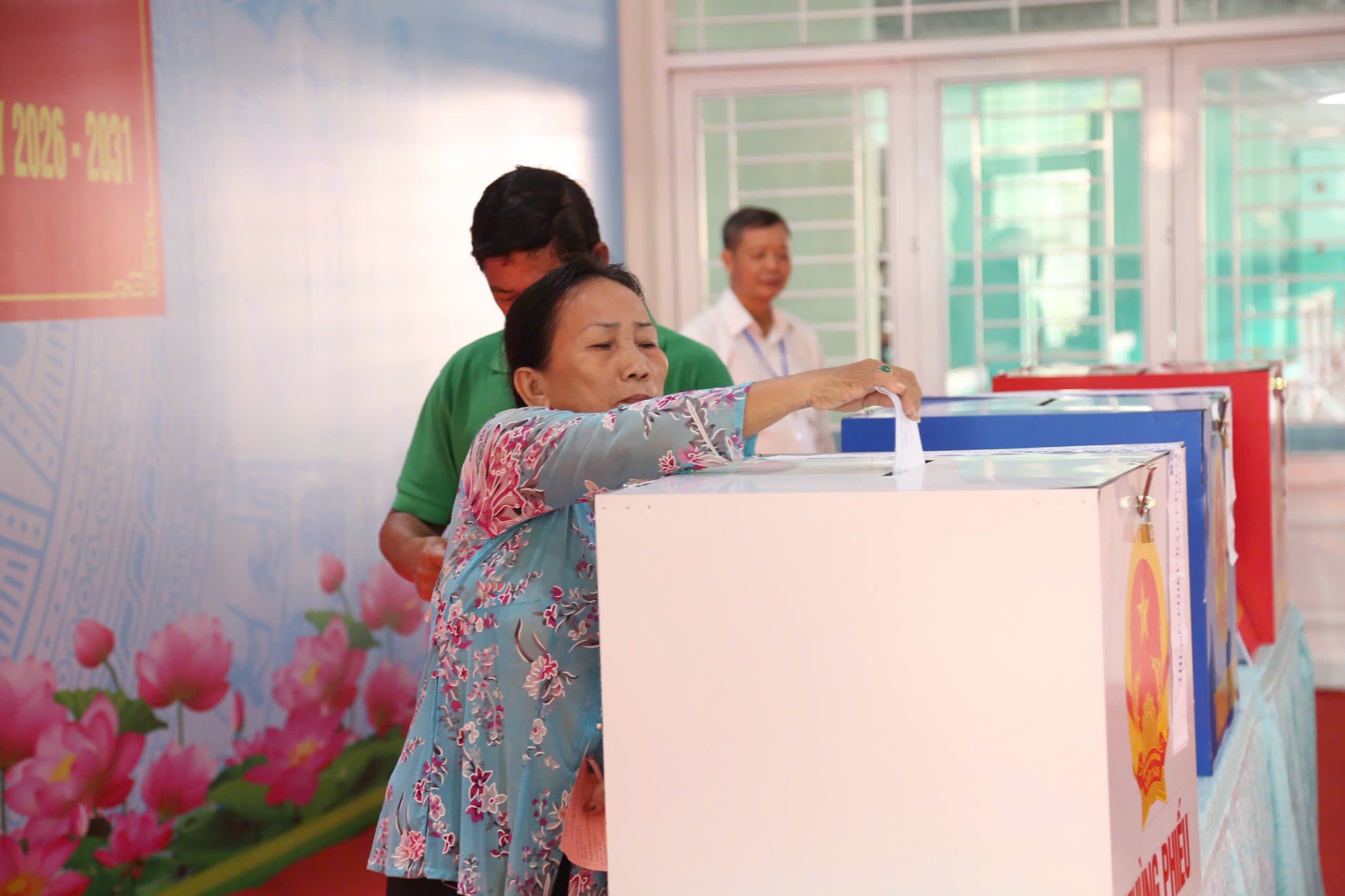 Chủ tịch Quốc hội Trần Thanh Mẫn, Bí thư Thành ủy TP.HCM Trần Lưu Quang đi bầu cử tại xã Hóc Môn - 5