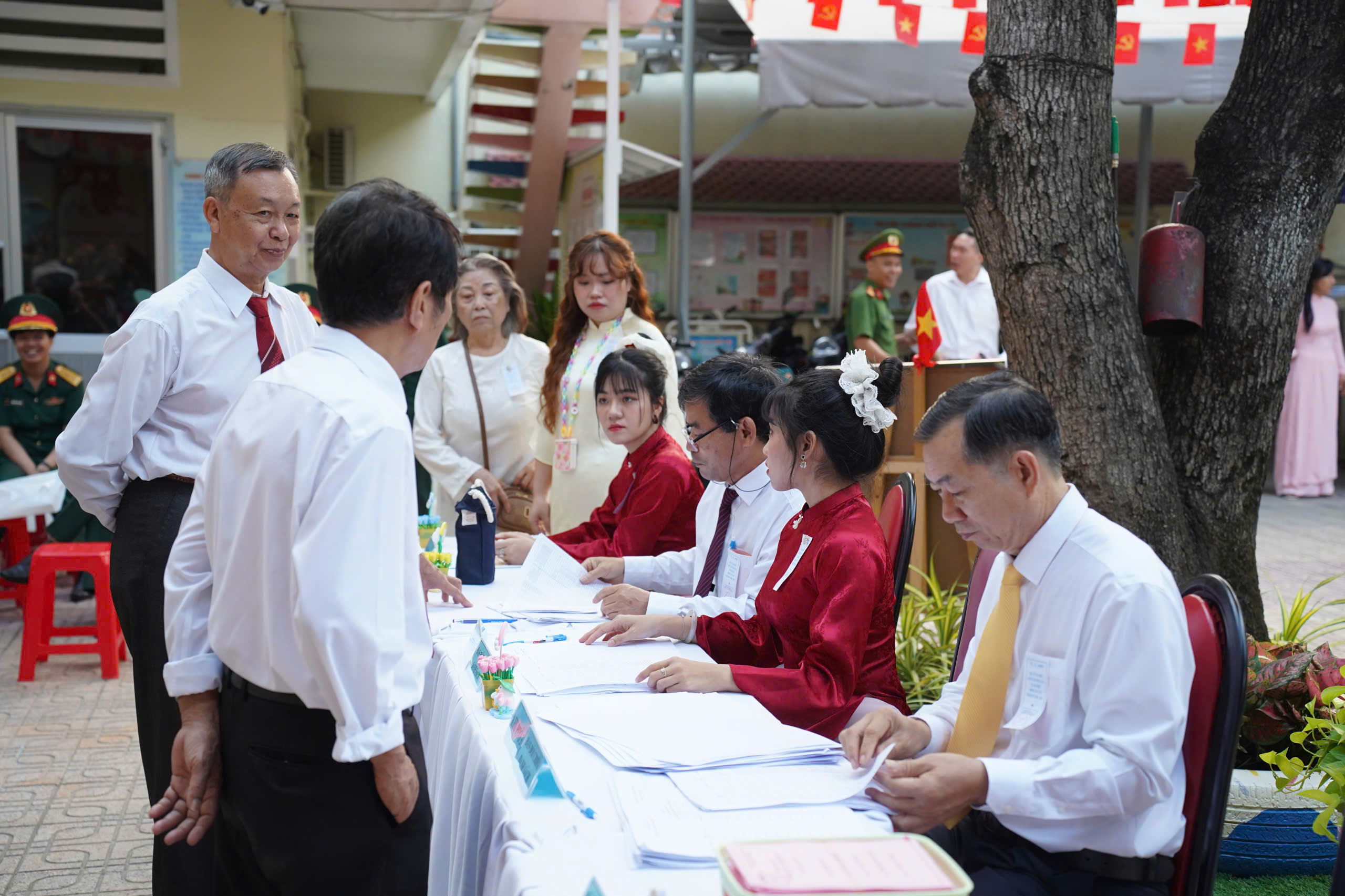 Đã có 4 khu vực bầu cử có số cử tri tham gia bỏ phiếu đạt 100% - 1