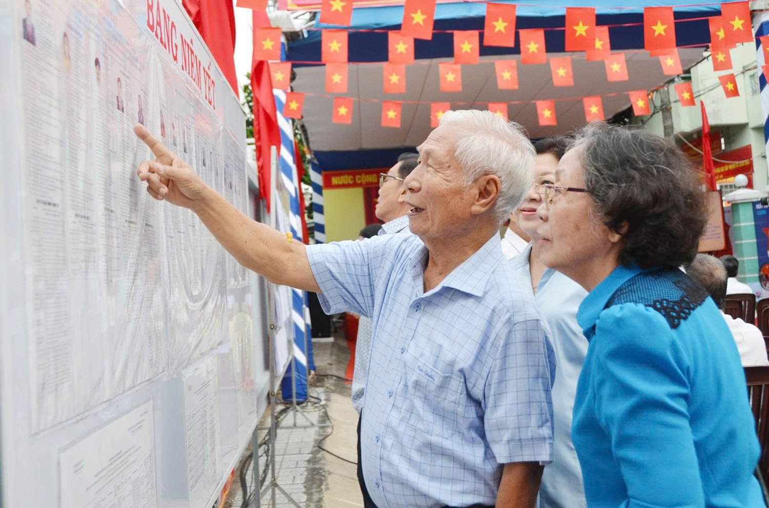 Lãnh đạo Trung ương và các tỉnh, thành bỏ phiếu cùng người dân miền Tây - 3