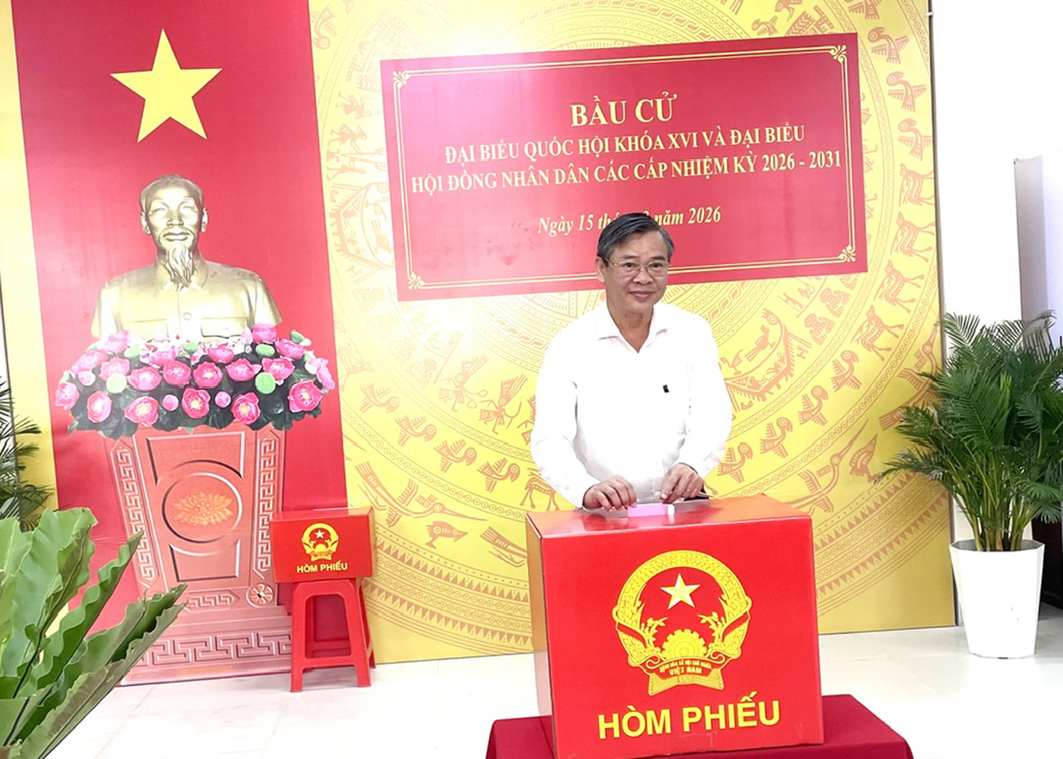 Lãnh đạo Trung ương và các tỉnh, thành bỏ phiếu cùng người dân miền Tây - 13