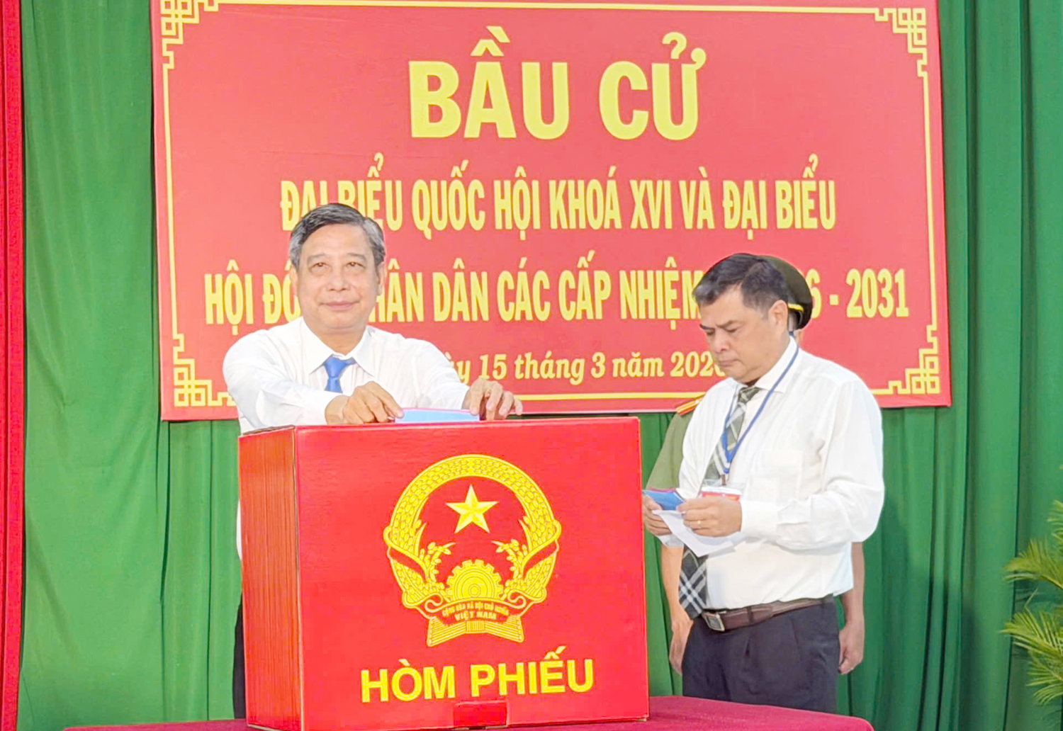 Lãnh đạo Trung ương và các tỉnh, thành bỏ phiếu cùng người dân miền Tây - 14