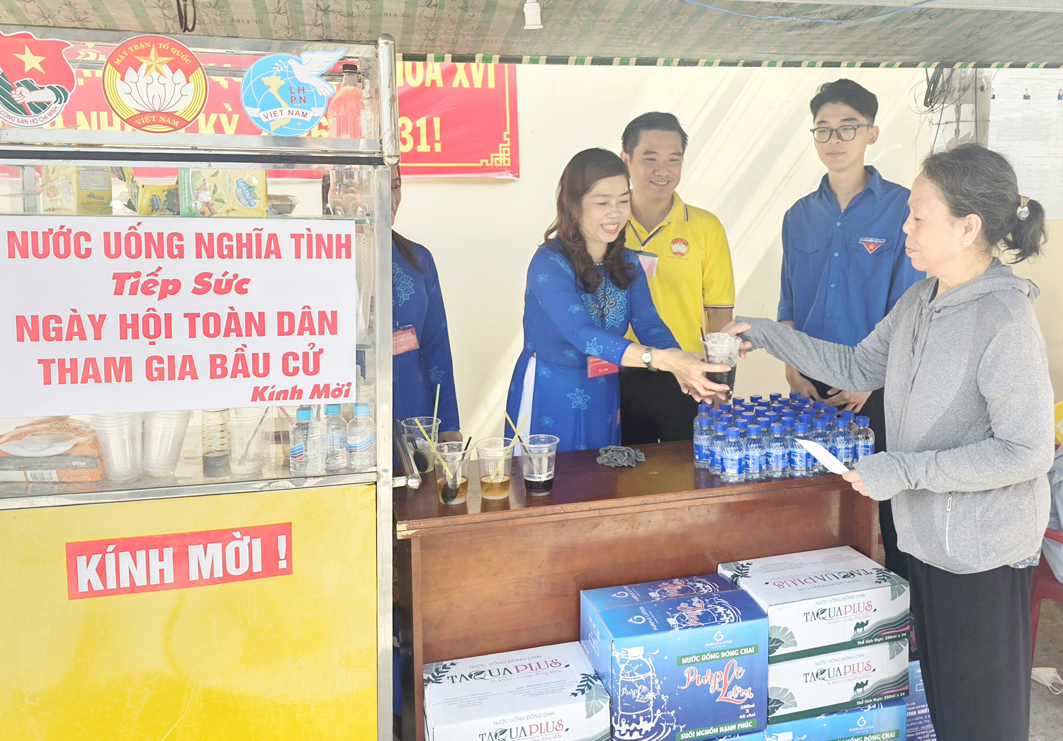 Lãnh đạo Trung ương và các tỉnh, thành bỏ phiếu cùng người dân miền Tây - 16