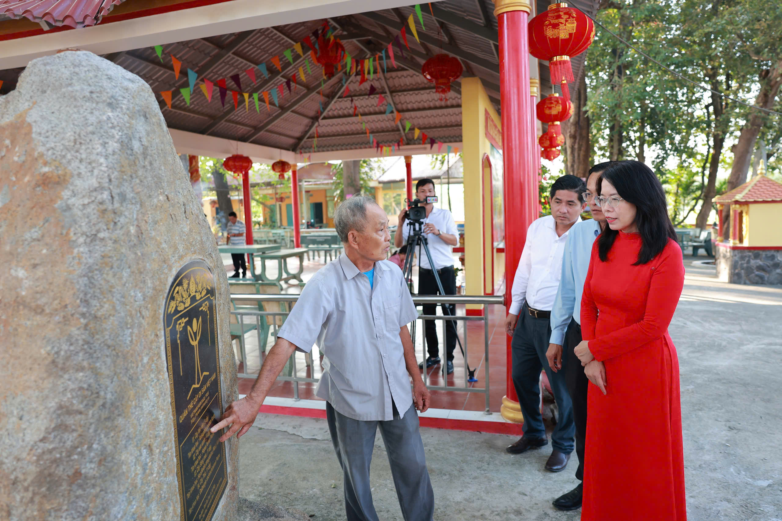 Những hình ảnh đầu tiên: Hơn 9,7 triệu cử tri TP.HCM nô nức bước vào ngày hội non sông - 19