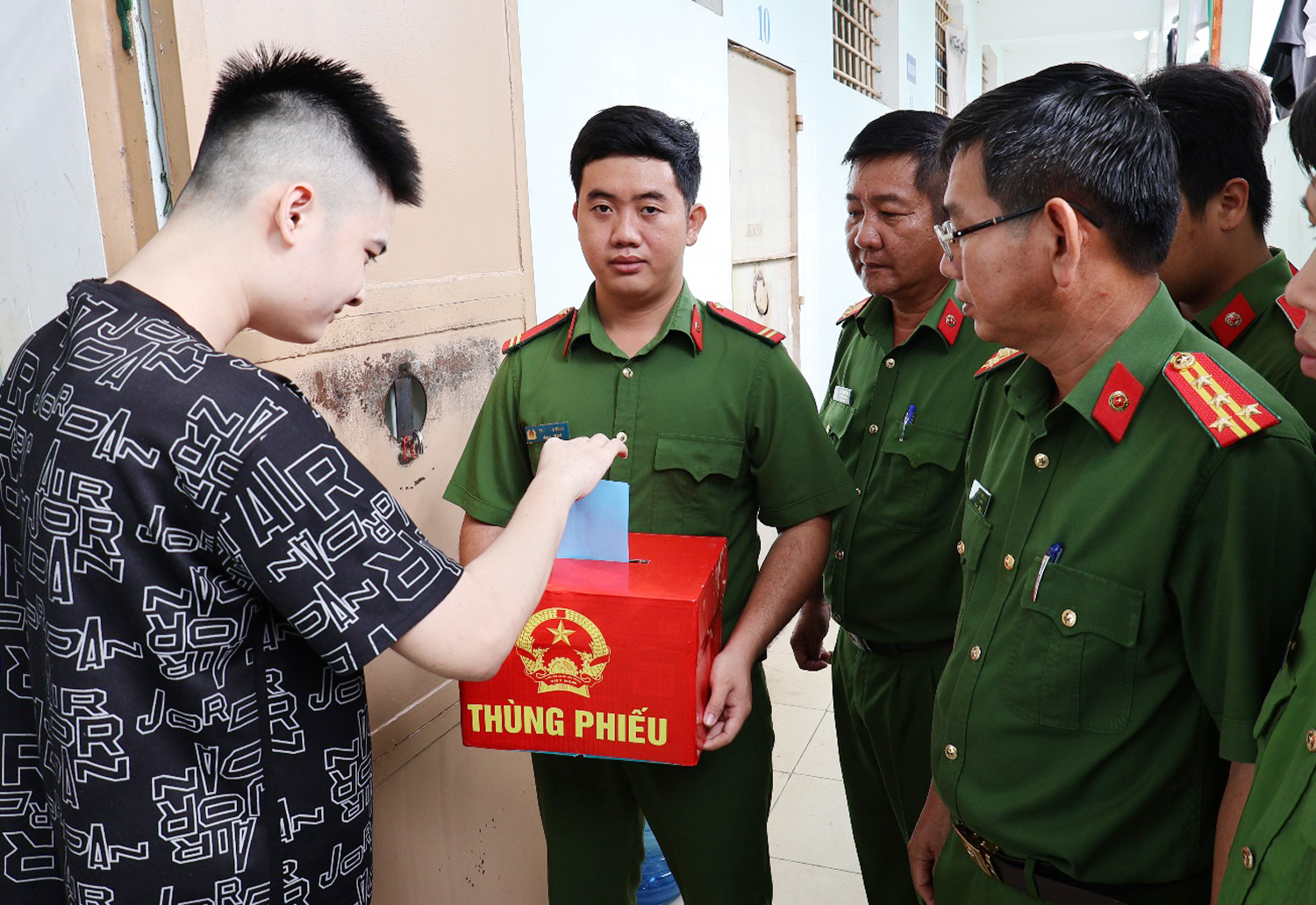 Hơn 900 người bị tạm giữ, tạm giam ở An Giang thực hiện quyền bầu cử - 3