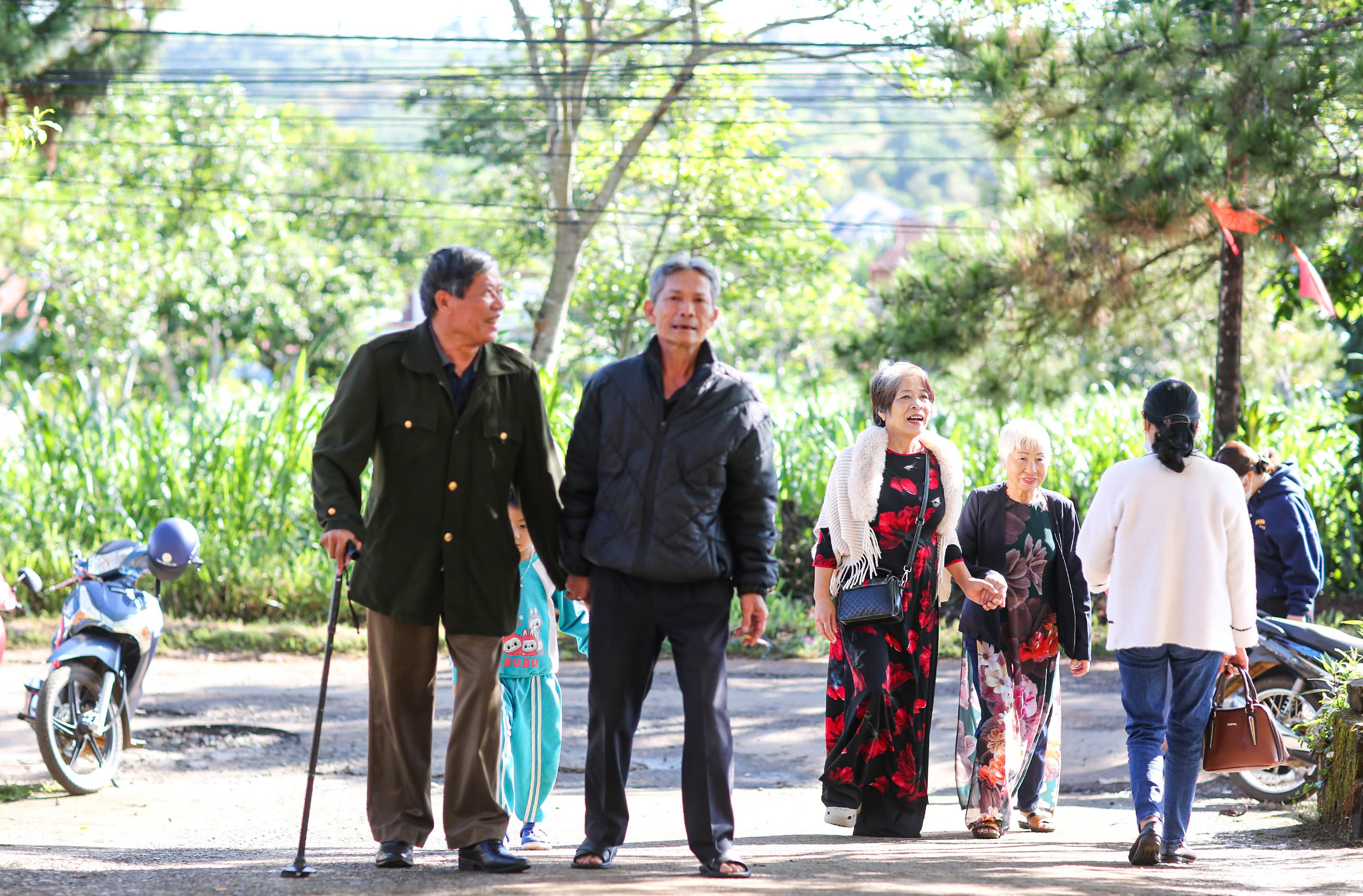 Cử tri Lâm Đồng nô nức trong ngày bầu cử - 3