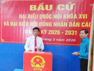 Chủ tịch Hội đồng Dân tộc của Quốc hội bỏ phiếu tại nơi cư trú