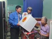 Trân trọng từng lá phiếu cử tri, đưa thùng phiếu đến tận nhà dân trong ngày bầu cử