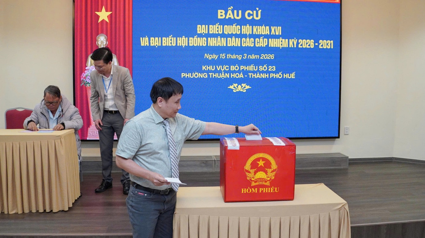 Bệnh viện mang thùng phiếu tận giường, hỗ trợ bệnh nhân thực hiện quyền công dân - 2