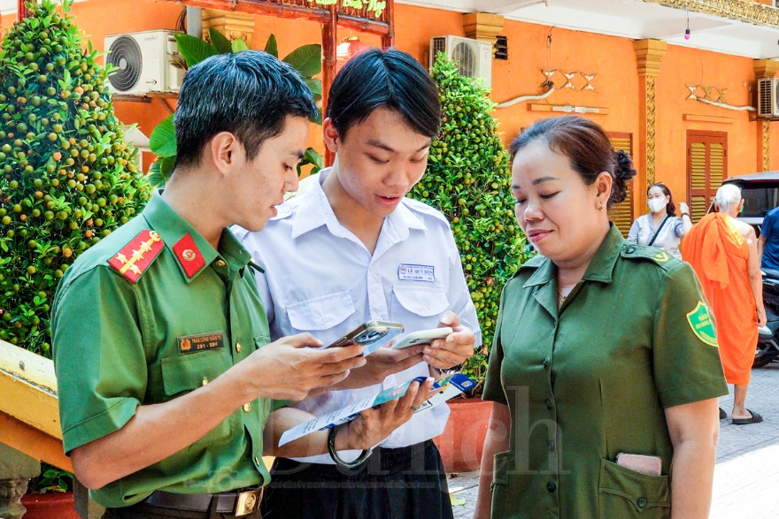 Nhịp đập đồng lòng của cử tri các dân tộc thành phố hướng về ngày hội của non sông - 15