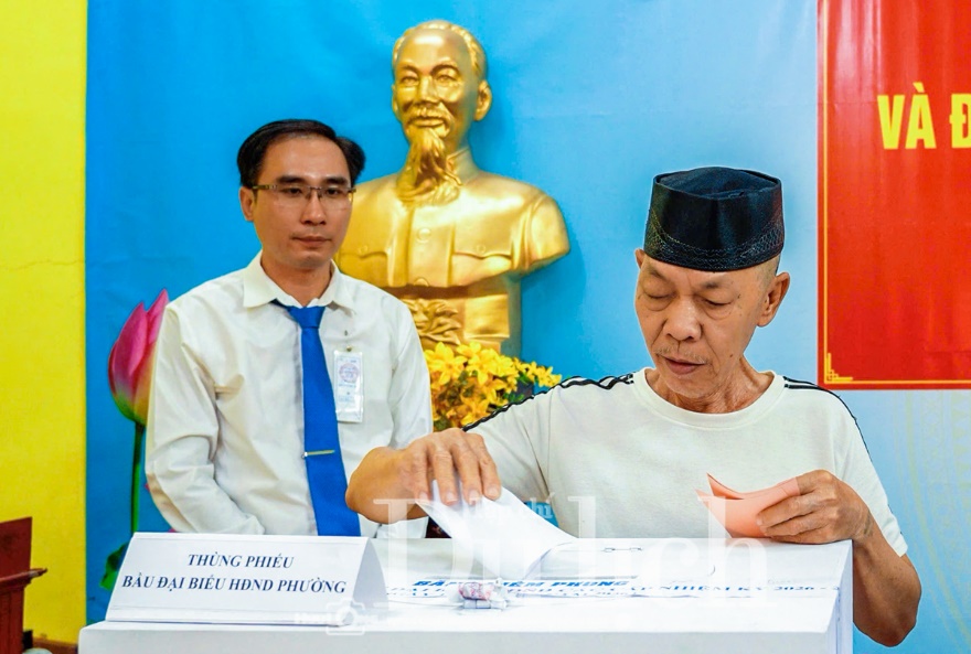 Nhịp đập đồng lòng của cử tri các dân tộc thành phố hướng về ngày hội của non sông - 9