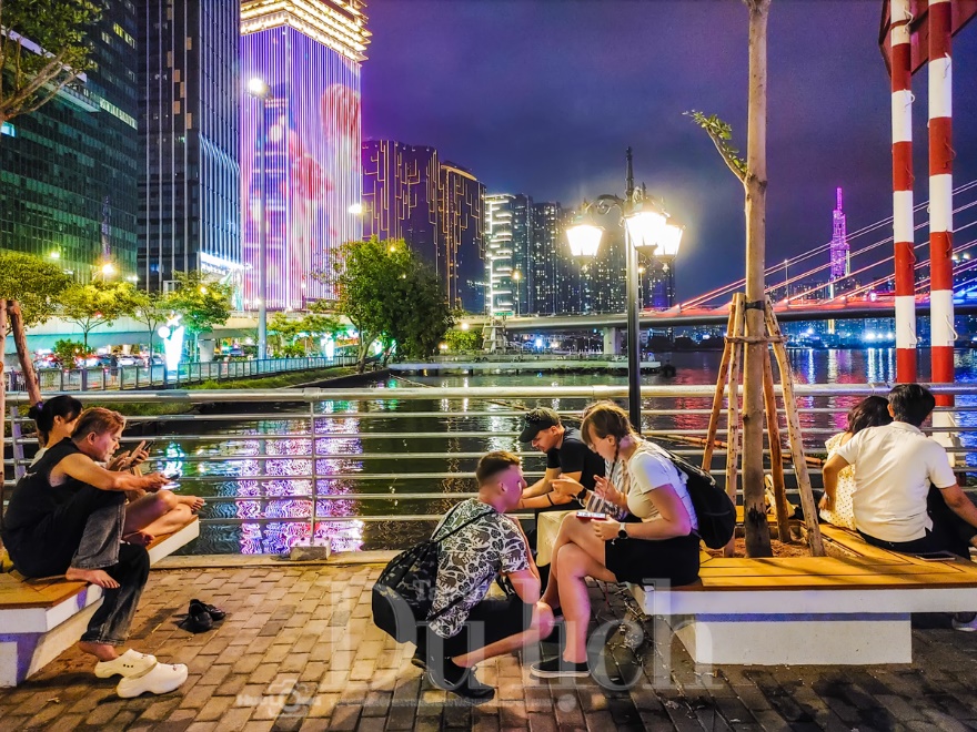 Nơi dòng sông kể chuyện và người trẻ tìm khoảng lặng ‘chill’ giữa phố thị - 9